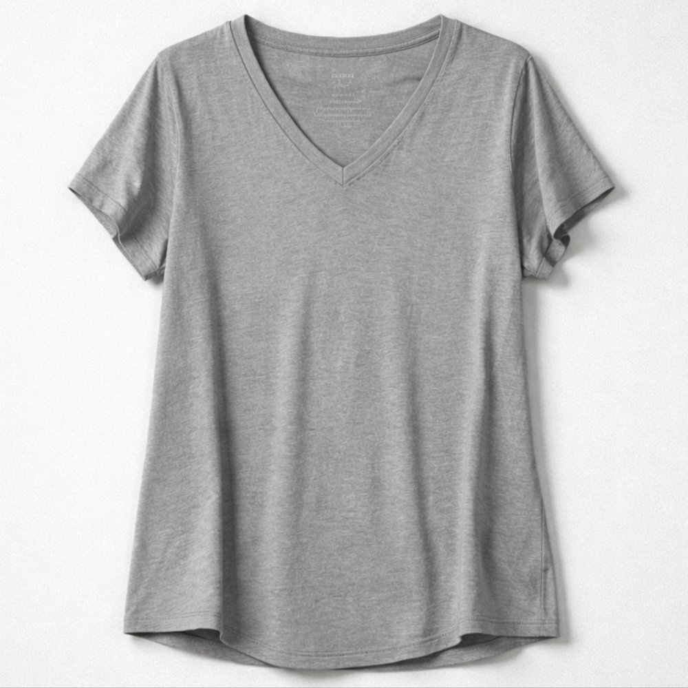 140 Torrid 2 2X Gray V-Neck Short Sleeve Tee Shirt